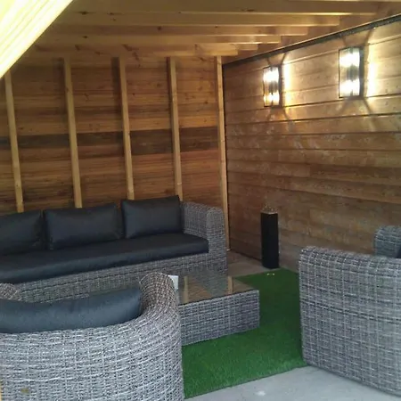 En Bois A Hasnon, Calme Et Confort Avec Terrasse Et Jardin - Fr-1-510-121 *